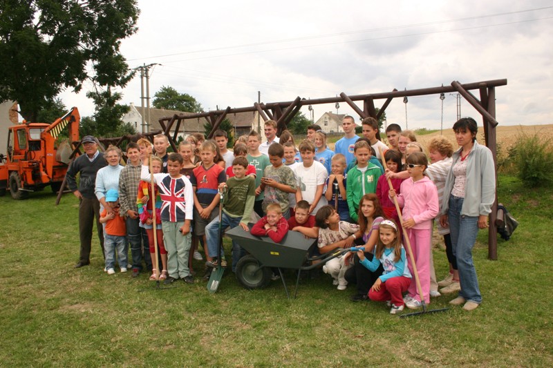 Wspolne zdjecie uczestnikow po zakonczeniu prac.JPG
